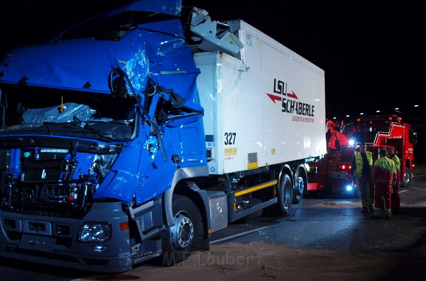 Einsatz BF Koeln PEINGEKLEMMT in Leverkusen P317.JPG